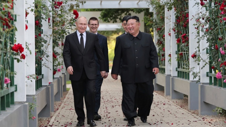 Κιμ Γιονγκ Ουν προς Πούτιν: Σφυρηλατήθηκαν «δεσμοί αίματος» της Βόρειας Κορέας με τη Ρωσία 