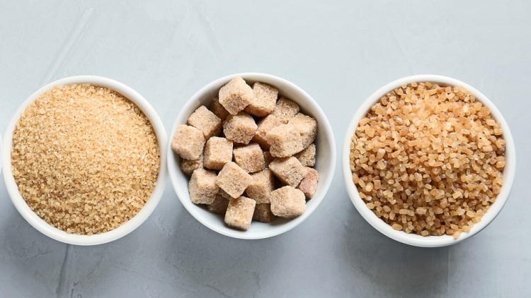 Μαύρη VS καστανή ζάχαρη: Ποια είναι η διαφορά;