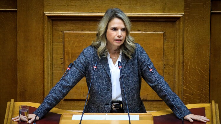 Μιλένα Αποστολάκη: Επιστολή στον Γιάννη Στουρνάρα για τραπεζικές χρεώσεις