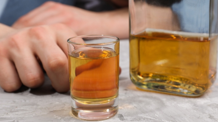 Στο νοσοκομείο 14χρονος από κατανάλωση αλκοόλ και ναρκωτικών στα Ιωάννινα, τρεις συλλήψεις
