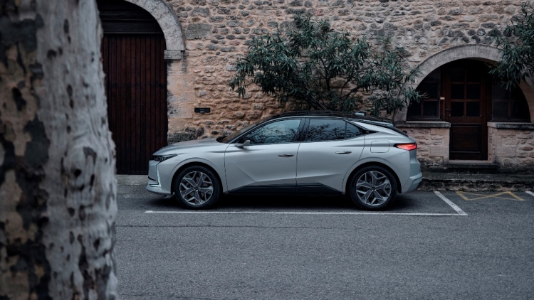 Μια γευστική περιήγηση στην Ελλάδα οδηγώντας το κορυφαίο DS 4 