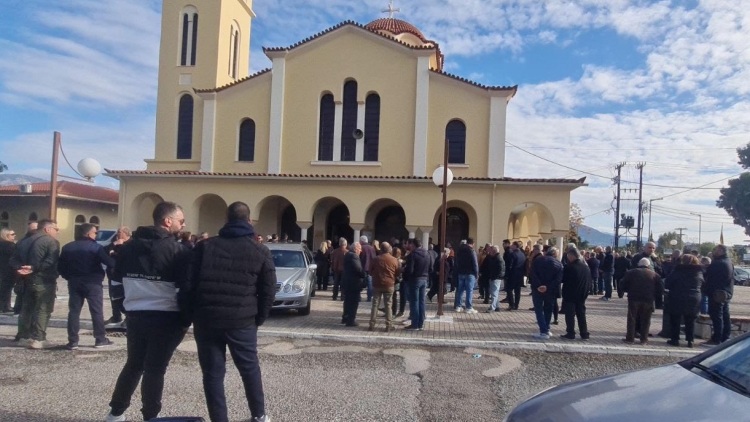 Καλαμάτα: Σε κλίμα οδύνης η κηδεία του 52χρονου που δολοφονήθηκε από τον Τούρκο υπάλληλό του