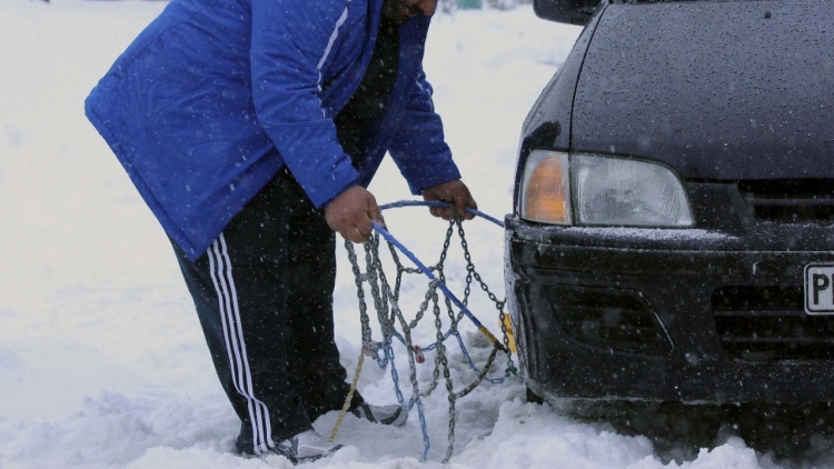 Αλυσίδες στα ορεινά και κλειστά σχολεία σε Δράμα και Ξάνθη λόγω του χιονιά
