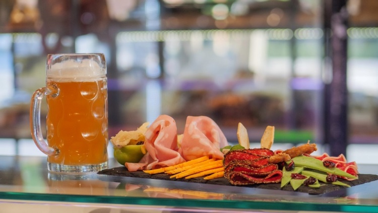 32 ντελικατέσεν με τυριά και αλλαντικά για foodies σε Αθήνα και Πειραιά