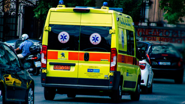 Ηλικιωμένη στο Αιγάλεω επιχείρησε να βάλει τέλος στη ζωή της: Αυτοπυρπολήθηκε στη μέση του δρόμου