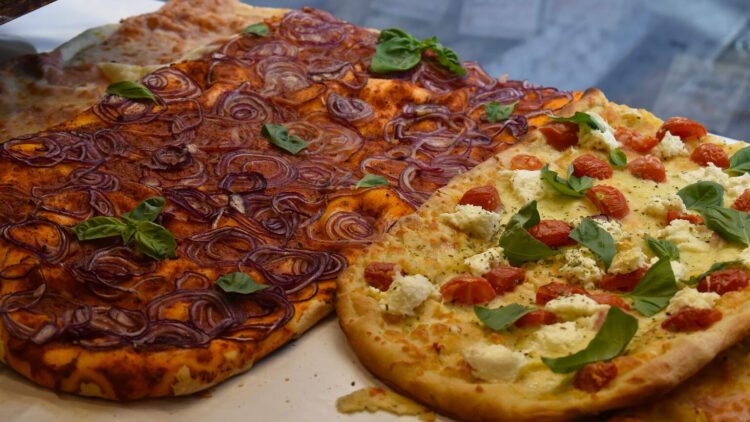 Pizza al taglio: Οι κορυφαίες διευθύνσεις στη Ρώμη για ένα κόμματι πίτσα στο χέρι 