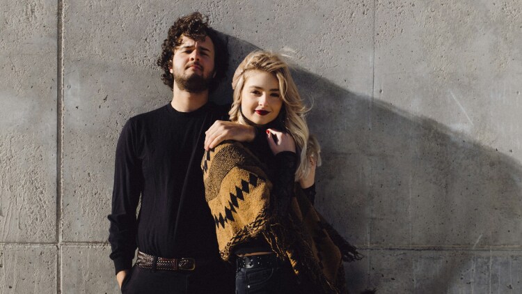 Το σημάδι που δείχνει πως μία σχέση «οδεύει στα βράχια» και η συνήθεια που δεν είναι τόσο κακή όσο νομίζουμε