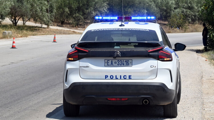 Γονείς στον Βόλο αναγκάστηκαν να βάλουν panic button στα κινητά τους για να προστατευτούν από τον γιο τους
