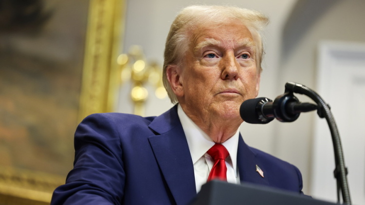 Ο Τραμπ λέει πως θα διατάξει τη δημοσιοποίηση των «αρχείων» της κυβέρνησης για τα... ΑΤΙΑ και τους εξωγήινους