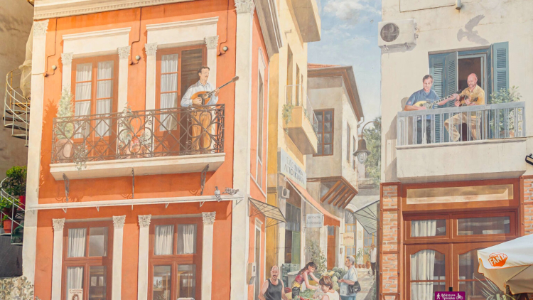 Ο Τσιτσάνης στο μπαλκόνι: Η τοιχογραφία-κόσμημα, σε μία από τις πιο όμορφες γειτονιές των Τρικάλων