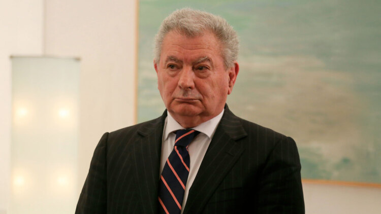 «Ο  Σήφης Βαλυράκης θα κατέληγε, ακόμη κι αν δεν είχε πέσει στο νερό, εξαιτίας δύο θανατηφόρων τραυμάτων που δέχθηκε» κατέθεσε ο ιατροδικαστής Καλόγρηας
