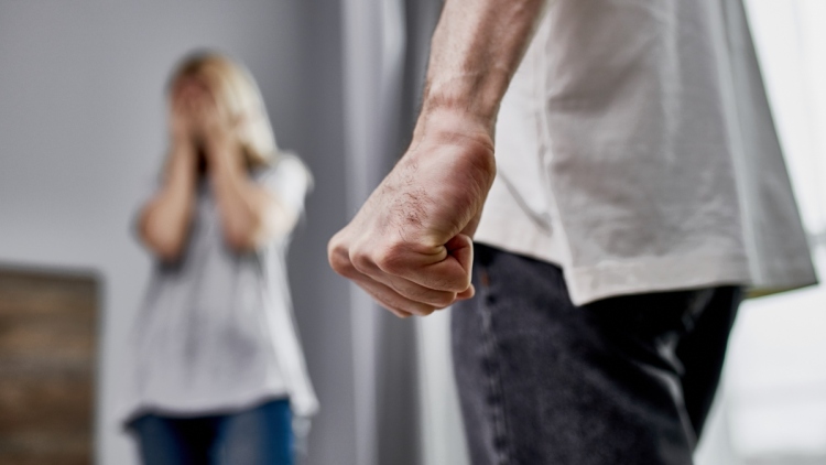 O 12χρονος γιος στον Βόλο κατήγγειλε τον άγριο ξυλοδαρμό της μητέρας του από τον τον πατέρα του 
