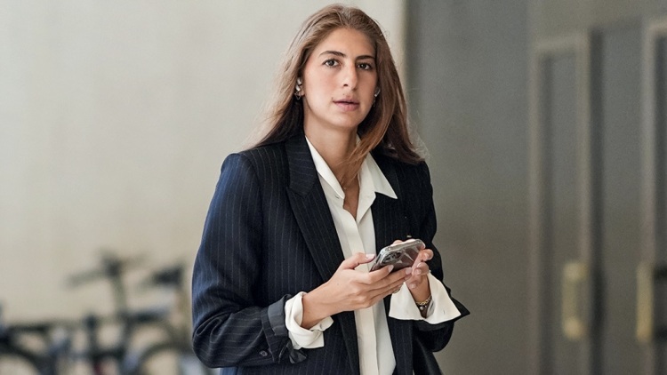 Πώς να ντυθείτε σαν CEO χωρίς τακούνια