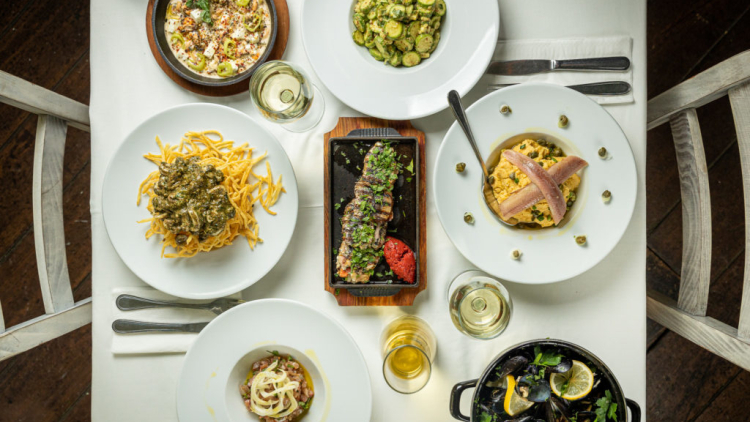  Βγαίνουμε για φαγητό στην Καλλιθέα: 7 τοπ διευθύνσεις