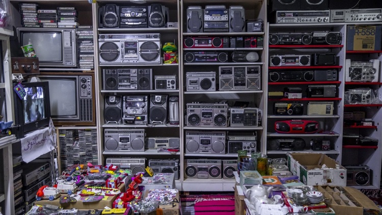 Millennials: Η γενιά που θα κληρονομήσει από τους γονείς της τόνους από πράγματα – είτε το θέλει είτε όχι