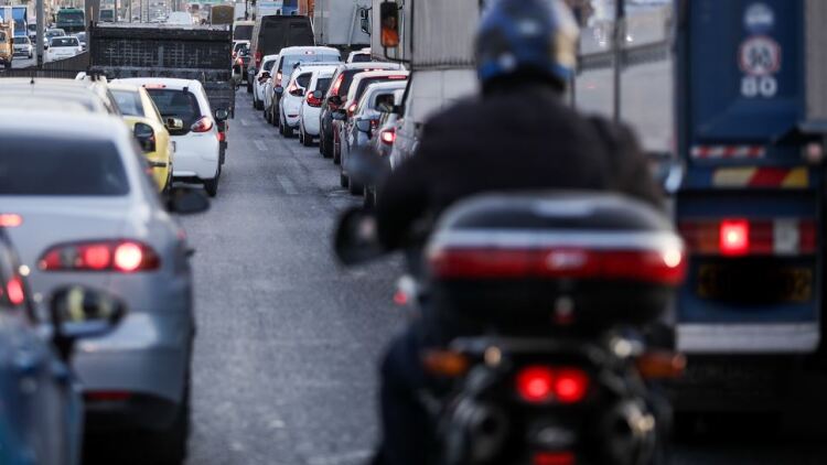 Τροχαίο με δύο φορτηγά στην Αττική Οδό – Κυκλοφοριακά προβλήματα στα Άνω Λιόσια
