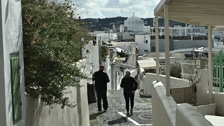 Παπαζάχος από Σαντορίνη: Πάμε προς το καλύτερο, όλο και πιο απίθανο το σενάριο ισχυρότερης δόνησης