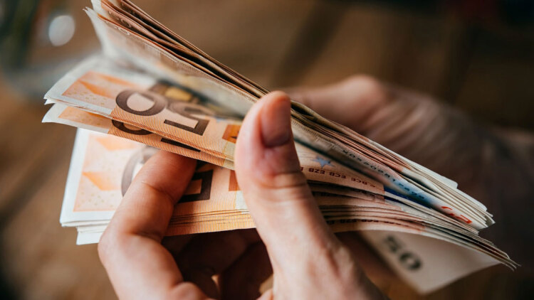 Μισθωτοί: Ποιες κλαδικές συμβάσεις φέρνουν το 2026 αυξήσεις έως 30 %, πώς θα διαμορφωθούν οι μισθοί