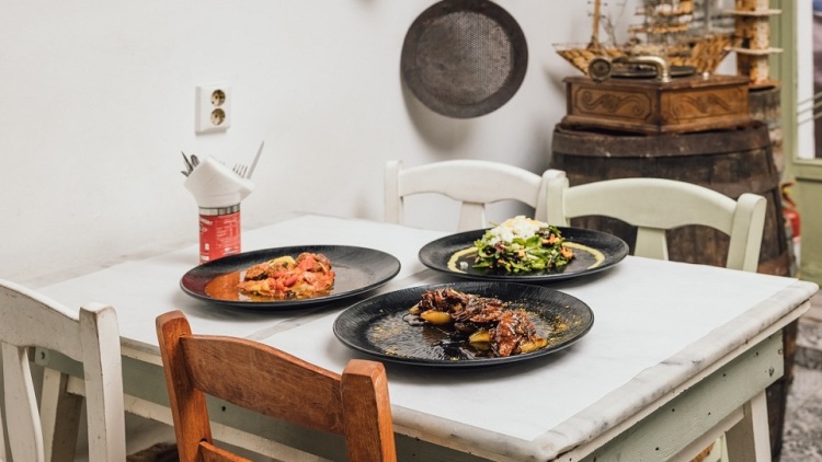 Θεσσαλονίκη: Τα μεζεδοπωλεία και ουζερί που αγαπά η πόλη