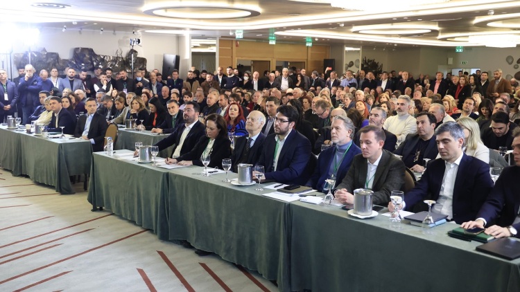 Το ΠΑΣΟΚ «τρέχει» να προλάβει Τσίπρα και Καρυστιανού - Την Κυριακή συνεδριάζει η Κεντρική Επιτροπή, ποιος πάει για γραμματέας