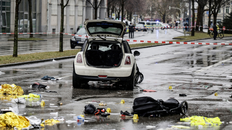 Ισόβια στον 25χρονο Αφγανό που σκότωσε δύο ανθρώπους ρίχνοντας το ΙΧ του σε διαδήλωση στο Μόναχο