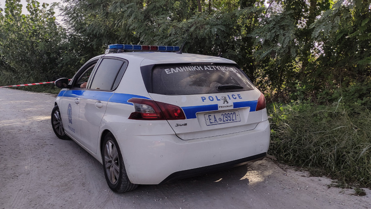 Συνελήφθησαν δύο ανήλικοι Ρομά και ένας γονέας για κλοπή στο κέντρο της Λαμίας 