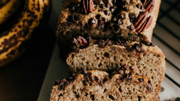 Σοκολατένιο banana bread: Eύκολη συνταγή για ένα πεντανόστιμο σνακ
