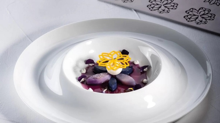 Πώς φτιάχνουν οι σεφ το «τουίλ» που ομορφαίνει τα πιάτα