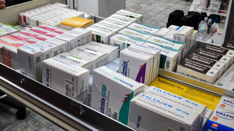 Γιατί αποσύρονται καινοτόμα ογκολογικά φάρμακα από την Ελλάδα: Έρευνα του ygeiamou για τις θεραπείες που «χάνονται»