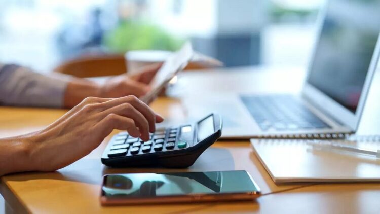 Φορολογικές δηλώσεις: Ποιοι 18άρηδες καλούνται φέτος από την εφορία, οι εξαιρέσεις