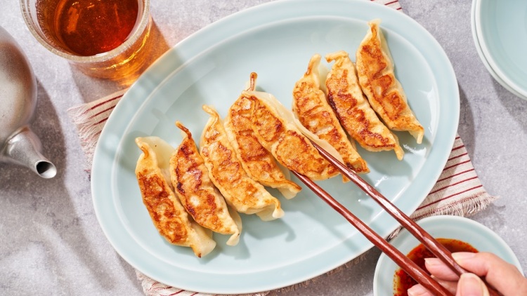 Τι είναι τα ακαταμάχητα gyoza και πώς μαγειρεύονται σωστά;