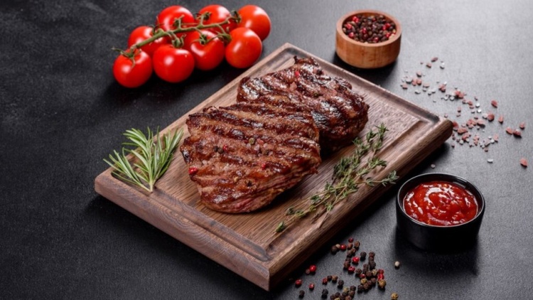 Γιατί στεγνώνει το κρέας - Πώς να το αποφύγετε και να παραμείνει ζουμερό