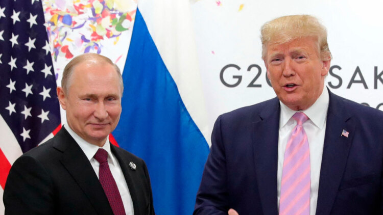 Ο Τραμπ δηλώνει πως θα δει τον Πούτιν ακόμη κι αν ο Ρώσος πρόεδρος αρνηθεί να συναντηθεί με τον Ζελένσκι 