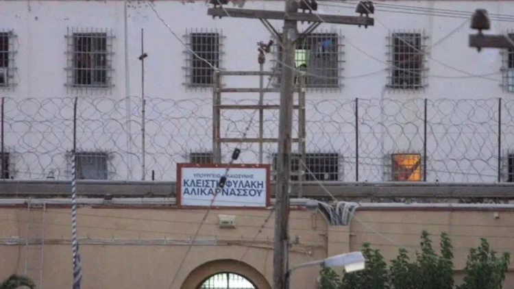 Σουβλί και κινητό τηλέφωνο βρέθηκαν στις φυλακές Αλικαρνασσού, συνελήφθη 41χρονος