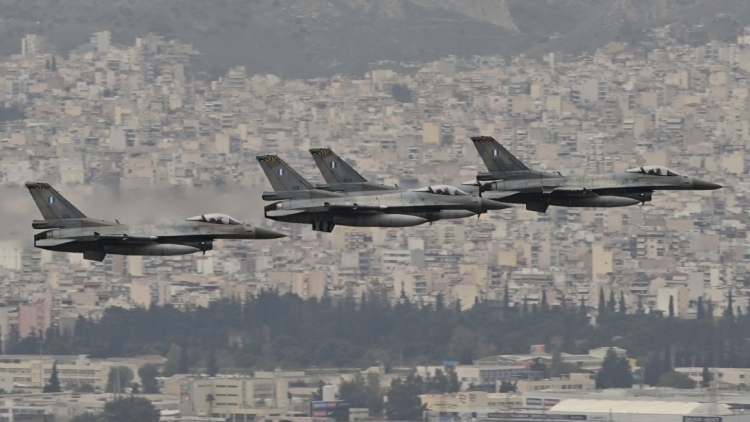Μαχητικά αεροσκάφη θα πετάξουν σήμερα στον ουρανό της Αττικής