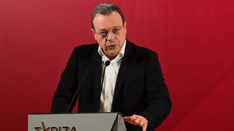 Φάμελλος: Σκοταδιστική η θέση Καρυστιανού για τις αμβλώσεις, μόνο στην τραμπική ιδεολογία παρόμοιες τοποθετήσεις