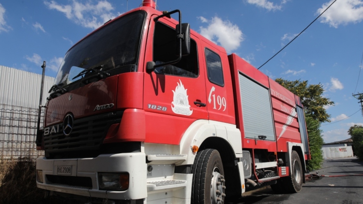 Συναγερμός στην Πυροσβεστική: Εντοπίστηκε νεκρό άτομο σε καμένο όχημα στη Σφενδάμη Πιερίας