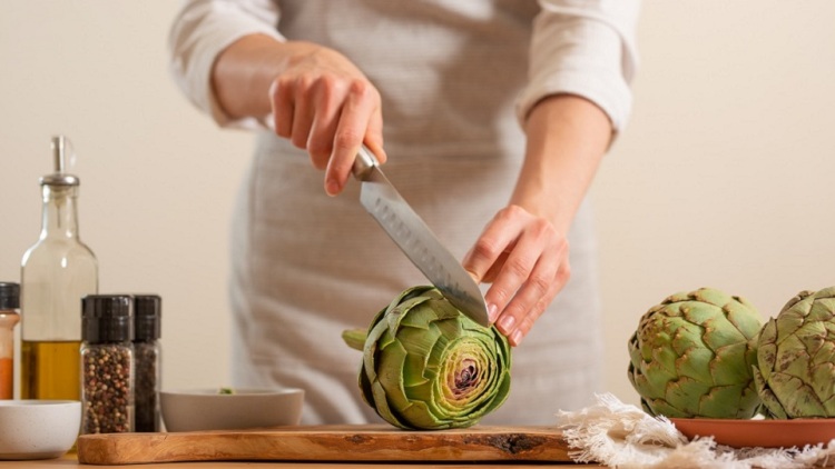 Αγκινάρα: Το καθάρισμα σωστά και πώς τη μαγειρεύουμε με νοστιμιά