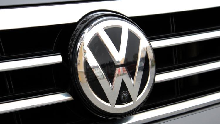 Volkswagen: Σχεδιάζει εξοικονόμηση €1 δισ. με ψαλίδι σε διοικητικές θέσεις και δομές παραγωγής