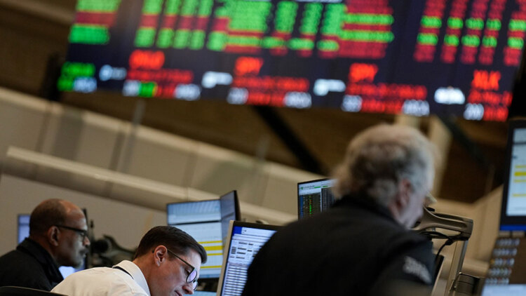 Wall Street: Μικρά κέρδη και εύθραυστο κλίμα εν μέσω ανησυχιών για AI και τη στάση της Fed
