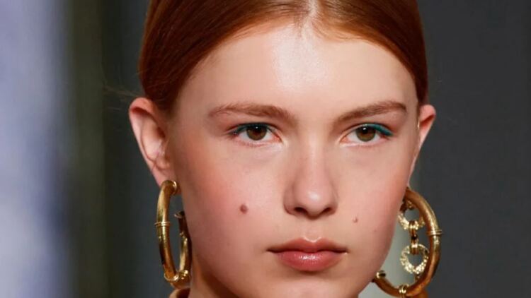 Το τρικ με τη μάσκαρα να κάνετε πιο fun ένα μακιγιάζ