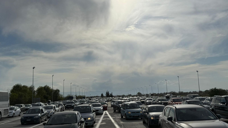 Τροχαίο στα Μέγαρα: Σύγκρουση δύο φορτηγών στα Μέγαρα, κλειστή η δεξιά λωρίδα κυκλοφορίας στη Ν.Ε.Ο. Αθηνών - Κορίνθου