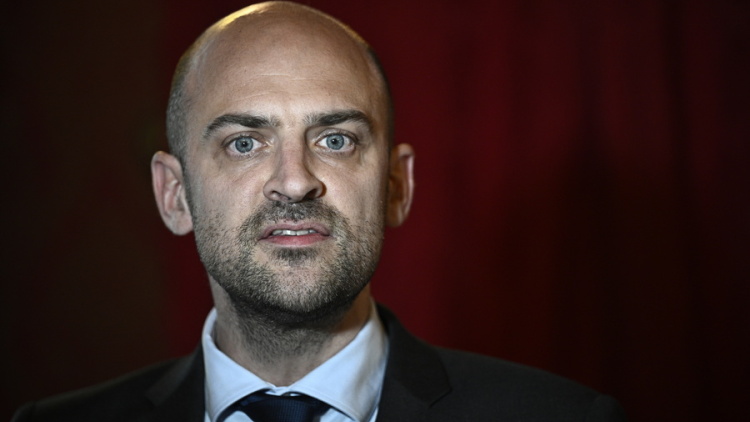 O Γάλλος ΥΠΕΞ λέει πως  δεν είναι «αποδεκτές» οι δηλώσεις Τραμπ εναντίον του Πάπα 