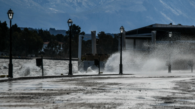 Προειδοποιητικό μήνυμα του 112 στους κατοίκους της Χίου λόγω ισχυρών ανέμων - «Περιορίστε τις μετακινήσεις σας στις παράκτιες περιοχές»