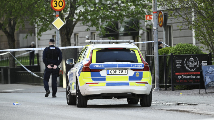 Φρίκη στη Σουηδία: Άνδρας κατηγορείται ότι εξέδιδε τη σύζυγό του σε σεξουαλικές πράξεις με περισσότερους από 120 άνδρες