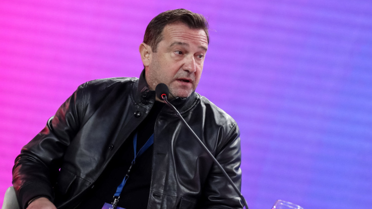 «Αρρωστημένη συμπεριφορά»: Η ανάρτηση Πλακιά για τη χριστουγεννιάτικη κάρτα της Hellenic Train