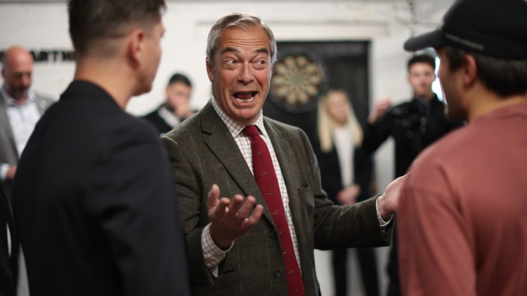 Βρετανία: Νέα αποστασία βουλευτή των συντηρητικών, που μεταπήδησε στο κόμμα του Φάρατζ