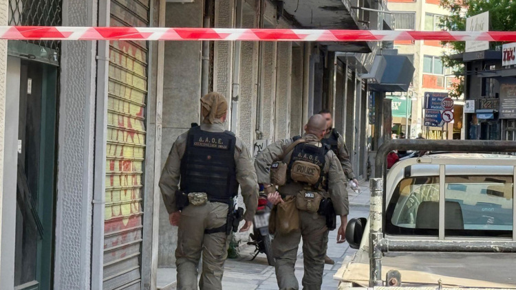 Ένα κιλό εκρηκτικά και πυροκροτητές στο διαμέρισμα που έμενε η 39χρονη που σκοτώθηκε στην έκρηξη στη Θεσσαλονίκη