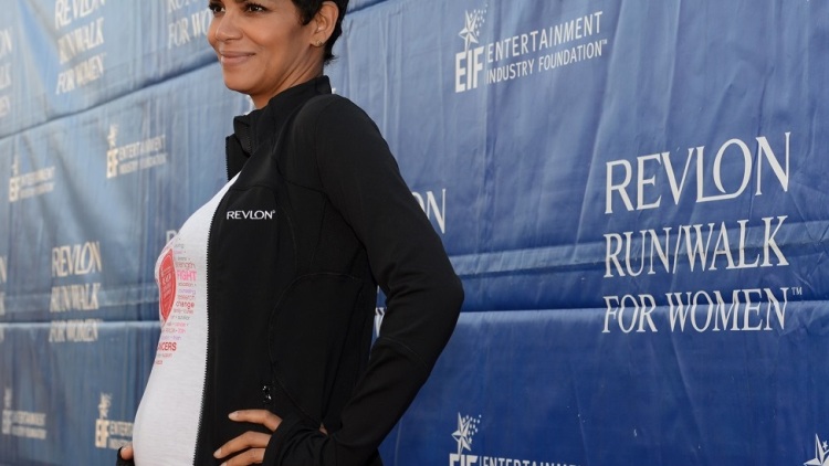 Επώνυμες γυναίκες που έγιναν μητέρες μετά τα 40 – Κάποιες, και μετά τα 50
