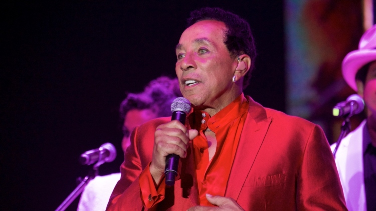 Ο Σμόκι Ρόμπινσον κατέθεσε αίτηση περιοριστικής εντολής σε βάρος γυναίκας που τον κατηγορεί για σεξουαλική κακοποίηση
